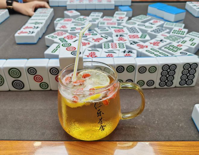 弃了双11爱上了“老年严选”凯发国际平台这届脆皮年轻人抛(图2)