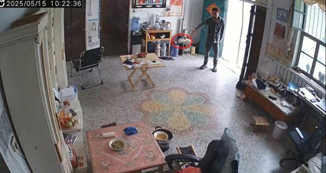 秘密老公却声称是误会网友表示：教教我K8凯发·国际网站女子在监控发现老公(图15)